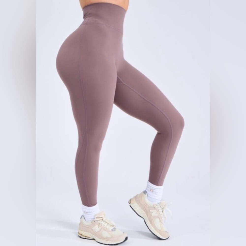 BuffBunny High-Waist Leggings in Mauve